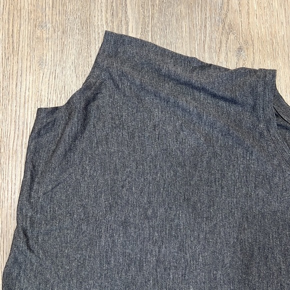 Athleta Threadlight Relaxed Top Gray Asymmetrical, size small - Picture 4 of 5